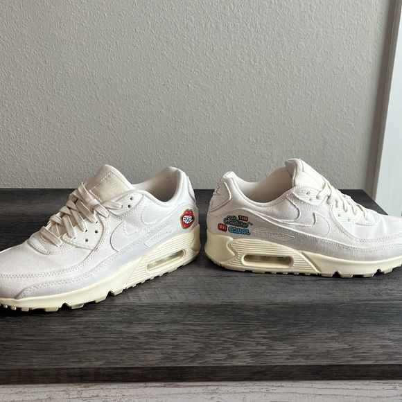 Nike air max the future is equal - Picture 3 of 6